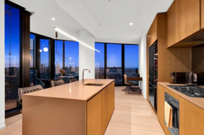 Luxurious Sub Penthouse with 280 degree city views